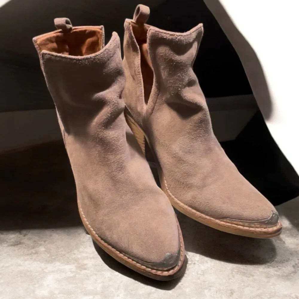 JEFFREY CAMPBELL CROMWELL SLIT TAUPE BOOTIES 7.5